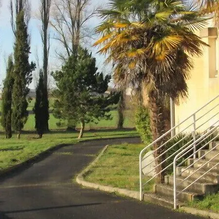 Bon Repos מלון